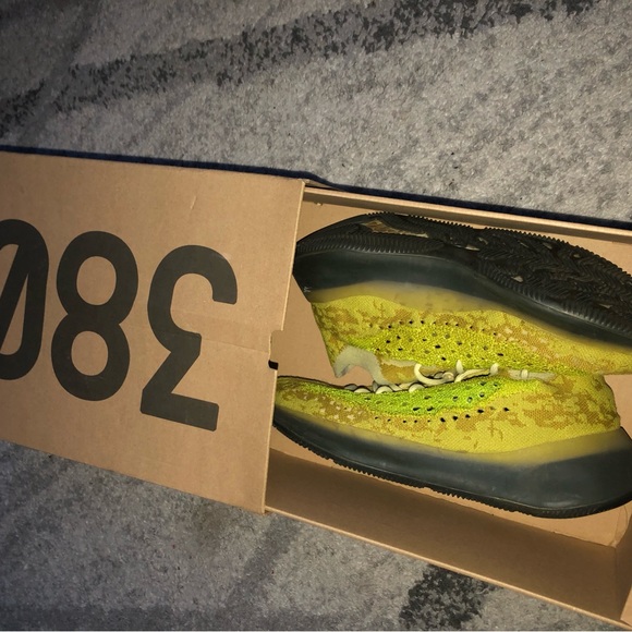 Yeezy Boost 380 - Picture 3 of 6